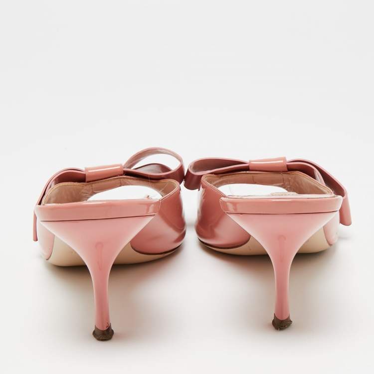 مملوكة مسبقًا Miu Miu Pink Patent Leather Bow Slide Sandals Size 40