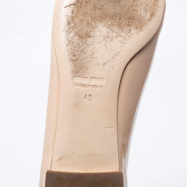 Pre Owned Miu Miu Beige Patent Leather Crystal Embellished Cap Toe Smoking Slippers Size 40