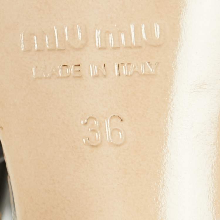 مملوكة مسبقًا Miu Miu Beige/Black Lizard Embossed Leather T-Strap Sandals Size 36 