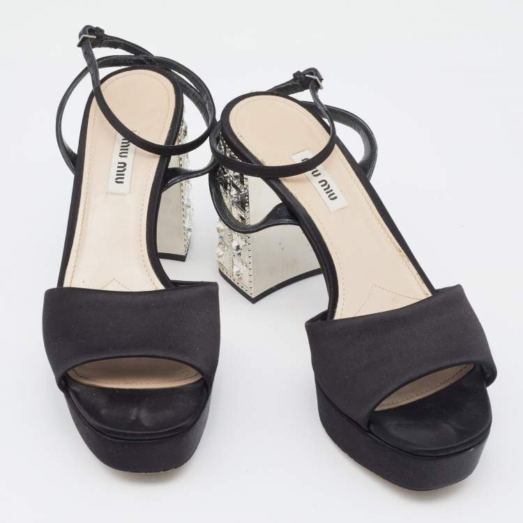 مملوكة مسبقًا Miu Miu Black Satin Crystal Embellished Block Heel Ankle Strap Sandals Size 39