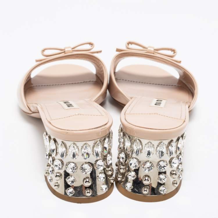Pre Owned Miu Miu Beige Patent Leather Bow Crystal Embellished Heel Sandals Size 37.5