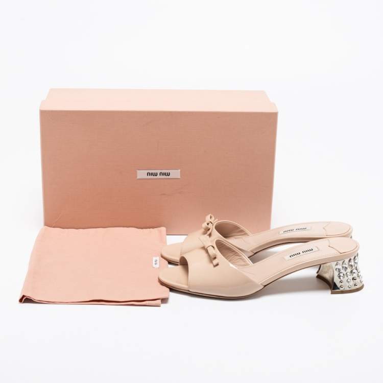 Pre Owned Miu Miu Beige Patent Leather Bow Crystal Embellished Heel Sandals Size 37.5