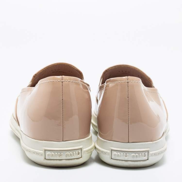 مملوكة مسبقًا Miu Miu Beige Patent Embellished Cap Toe Slip On Sneakers Size 38