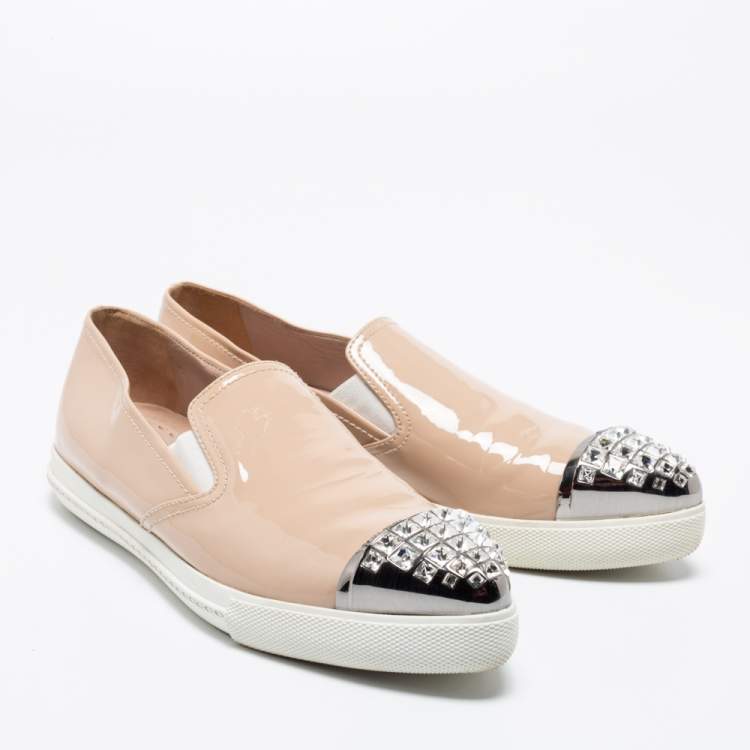 مملوكة مسبقًا Miu Miu Beige Patent Embellished Cap Toe Slip On Sneakers Size 38