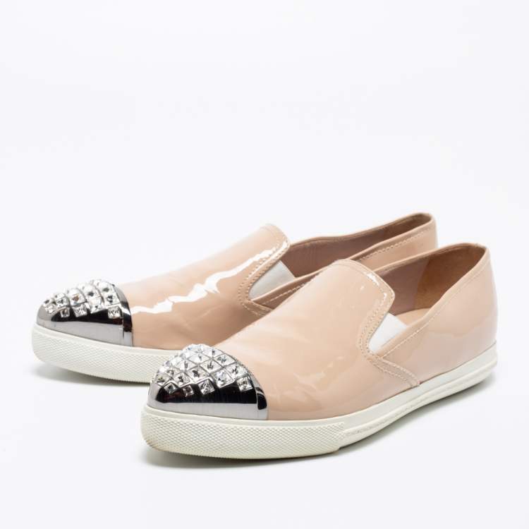 مملوكة مسبقًا Miu Miu Beige Patent Embellished Cap Toe Slip On Sneakers Size 38