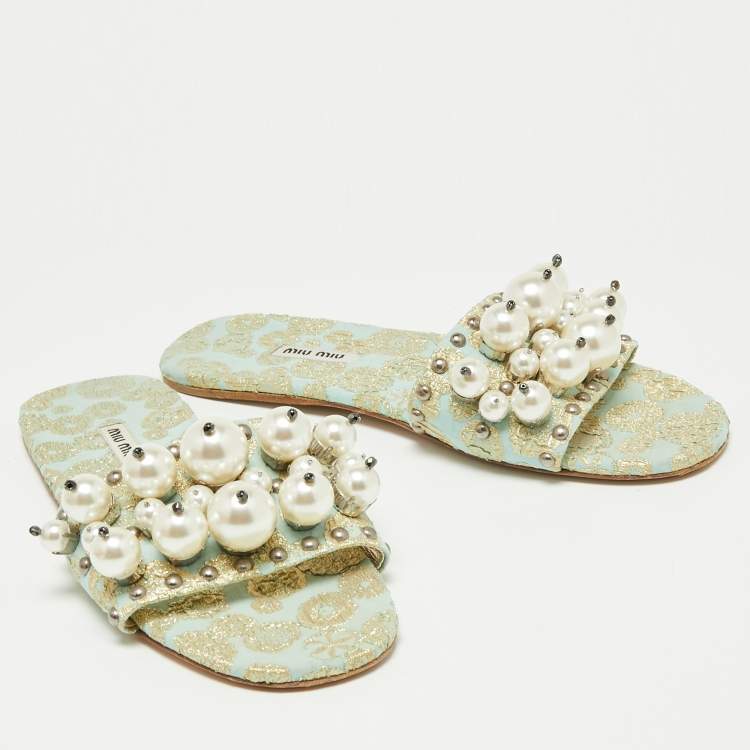 مملوكة مسبقًا Miu Miu Gold/Blue Brocade Fabric Pearl Embellished Slide Sandals Size 39.5 