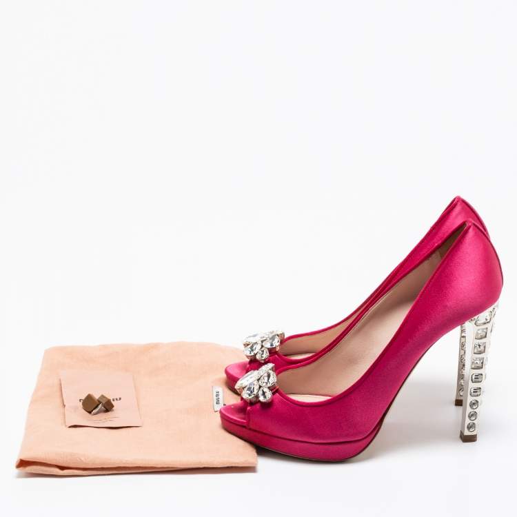 مملوكة مسبقًا Miu Miu Hot Pink Satin Crystal Embellished Heel Peep-Toe Platform Pumps Size 38