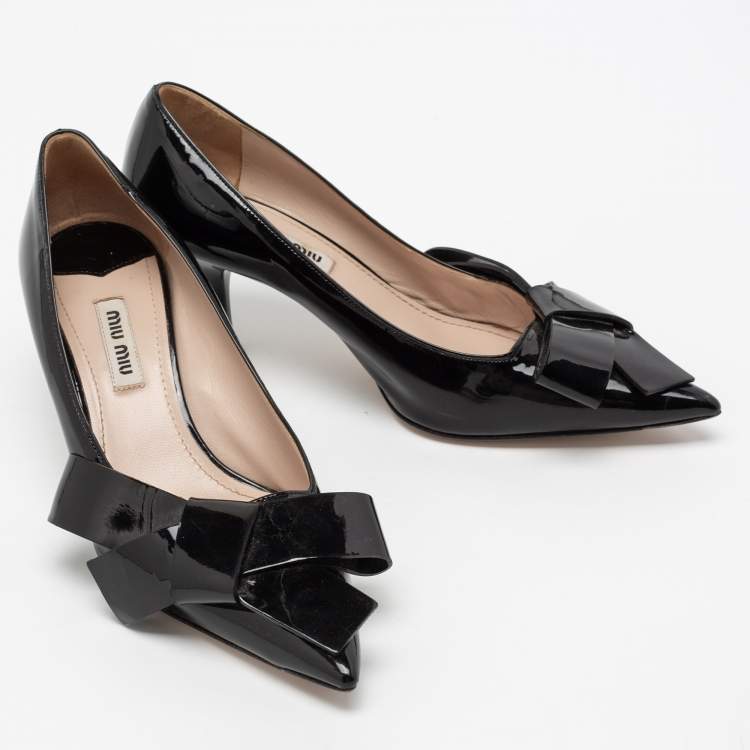 Pre Owned Miu Miu Black Patent Leather Bow Pointed Toe Pumps Size 35.5
