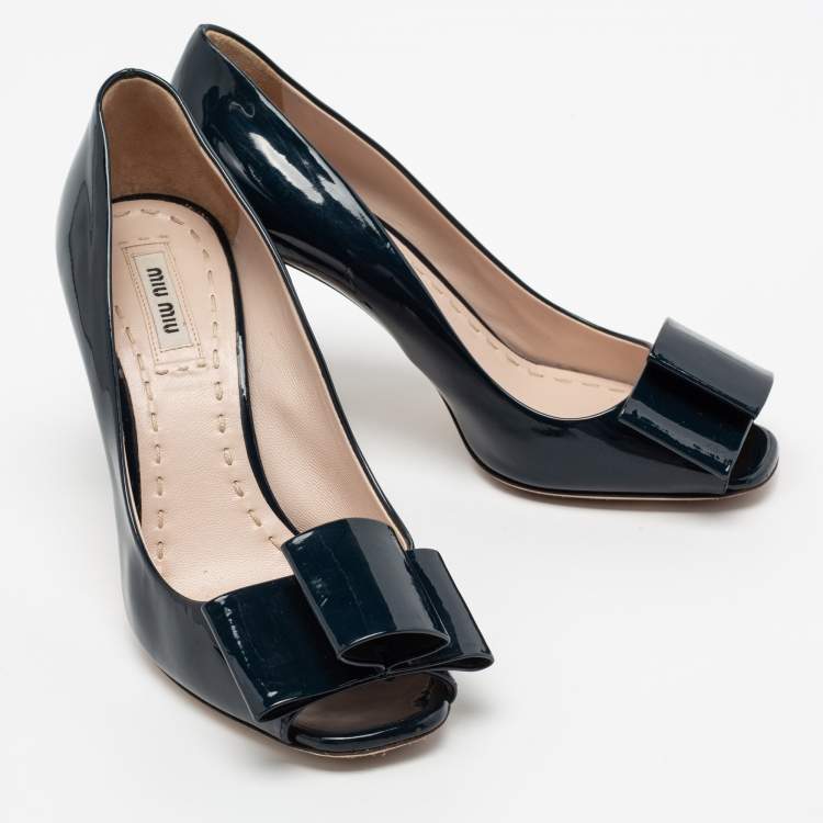 مملوكة مسبقًا Miu Miu Blue Patent Leather Bow Block Heel Pumps Size 37