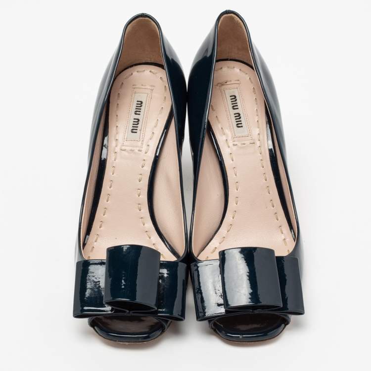 مملوكة مسبقًا Miu Miu Blue Patent Leather Bow Block Heel Pumps Size 37