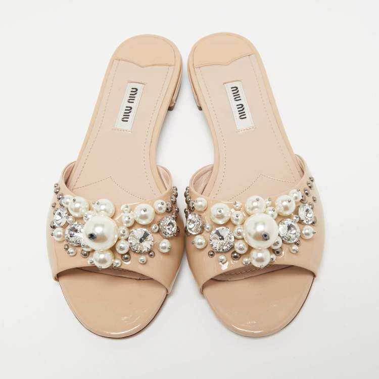 Pre Owned Miu Miu Beige Patent Leather Faux Pearl Embellished Flat Slides Size 36