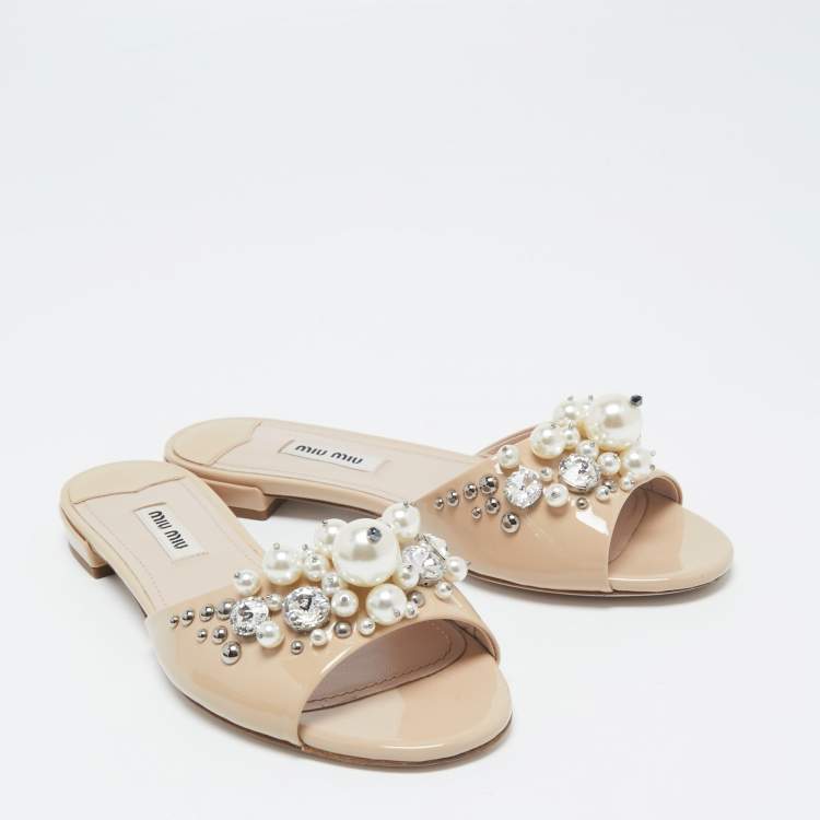 Pre Owned Miu Miu Beige Patent Leather Faux Pearl Embellished Flat Slides Size 36