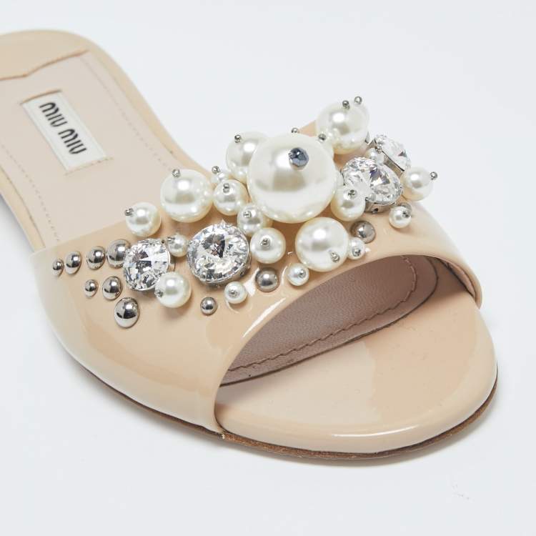Pre Owned Miu Miu Beige Patent Leather Faux Pearl Embellished Flat Slides Size 36