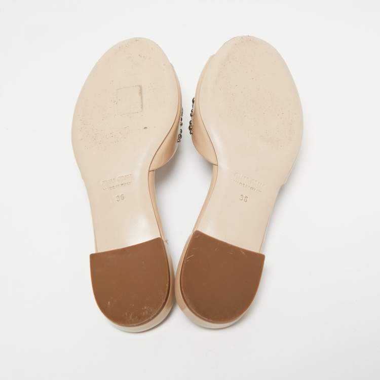 Pre Owned Miu Miu Beige Patent Leather Faux Pearl Embellished Flat Slides Size 36