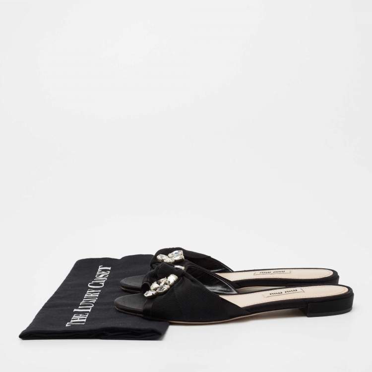 مملوكة مسبقًا Miu Miu Black Fabric Crystal Embellished Knot Flat Slide Sandals Size 38