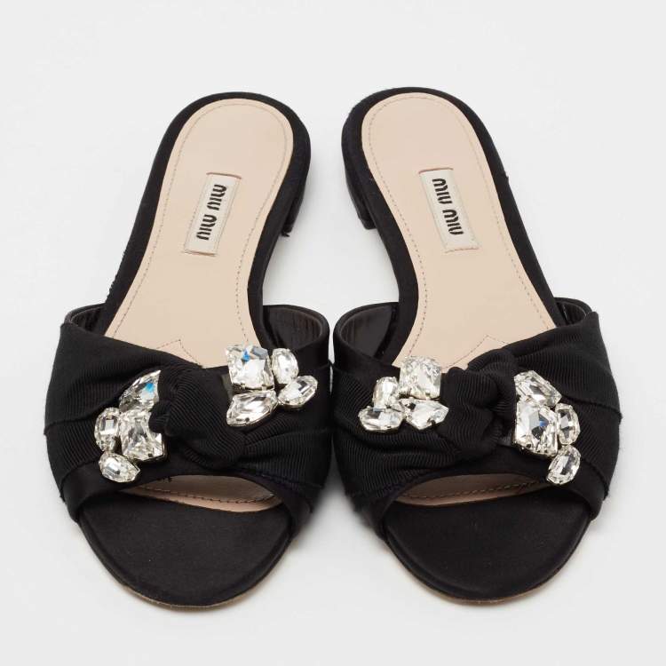 مملوكة مسبقًا Miu Miu Black Fabric Crystal Embellished Knot Flat Slide Sandals Size 38