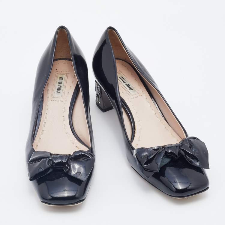 مملوكة مسبقًا Miu Miu Black Patent Leather Bow Crystal Embellished Heel Pumps Size 37.5