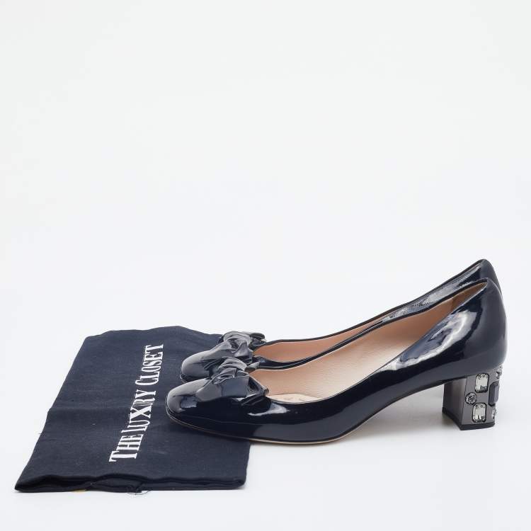 مملوكة مسبقًا Miu Miu Black Patent Leather Bow Crystal Embellished Heel Pumps Size 37.5