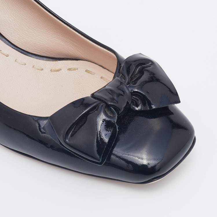 مملوكة مسبقًا Miu Miu Black Patent Leather Bow Crystal Embellished Heel Pumps Size 37.5