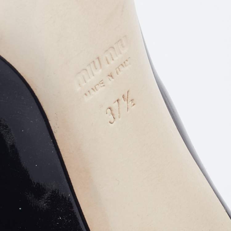مملوكة مسبقًا Miu Miu Black Patent Leather Bow Crystal Embellished Heel Pumps Size 37.5
