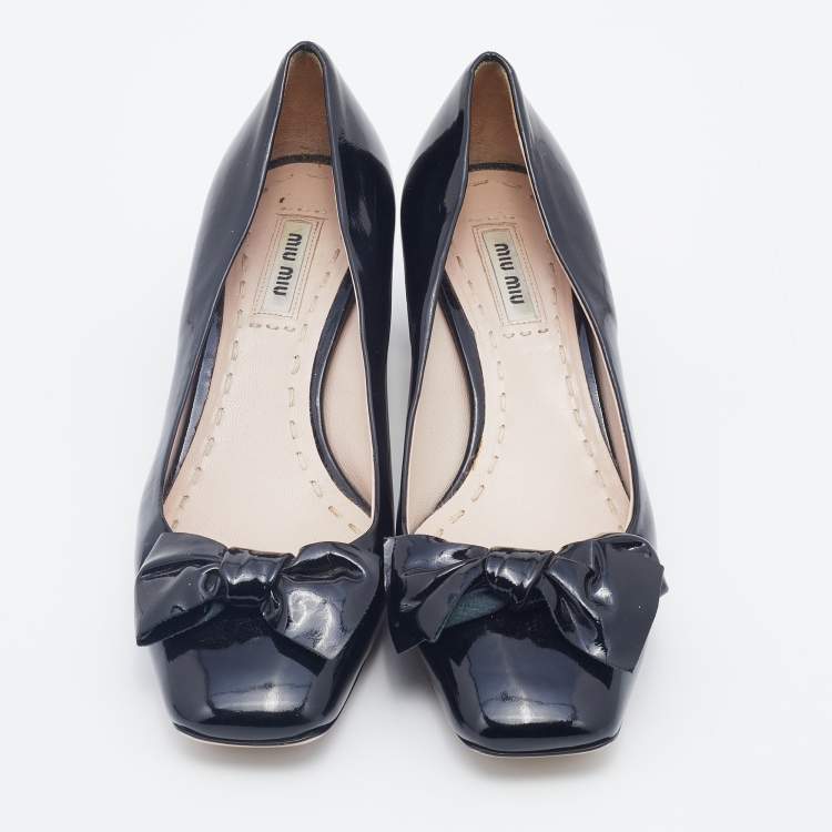 مملوكة مسبقًا Miu Miu Black Patent Leather Bow Crystal Embellished Heel Pumps Size 37.5
