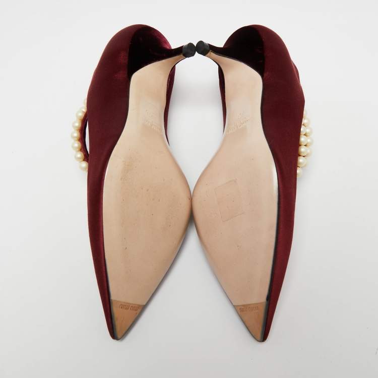 Pre Owned Miu Miu Burgundy Satin Faux Pearl Embellished Pumps Size 36