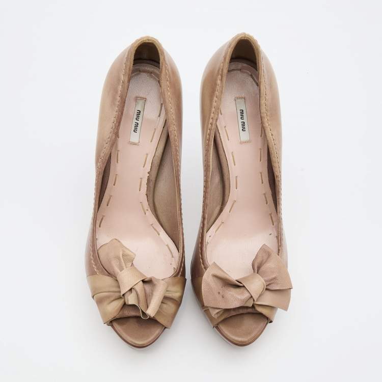 Pre Owned Miu Miu Grey Two Tone Leather Bow Platform Pumps Size 37.5