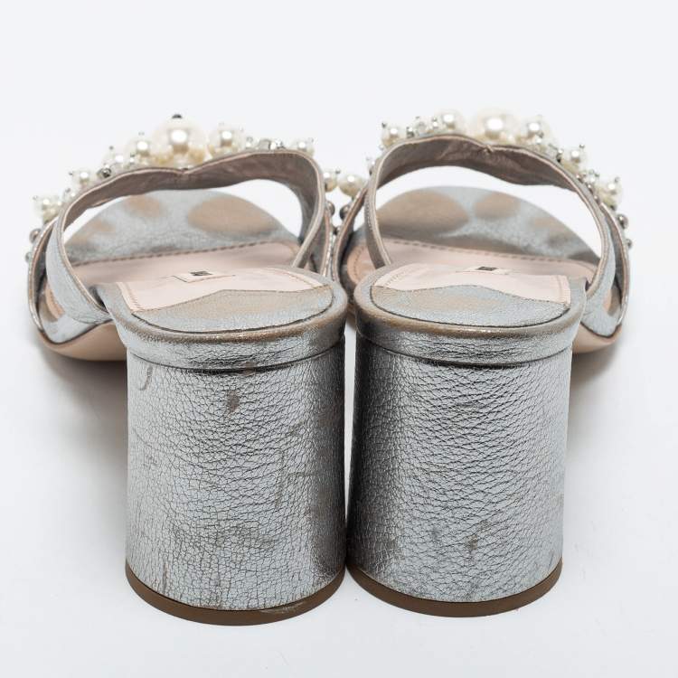 Pre Owned Miu Miu Silver Leather Crystal And Pearl Embellished Slide Sandals Size 40