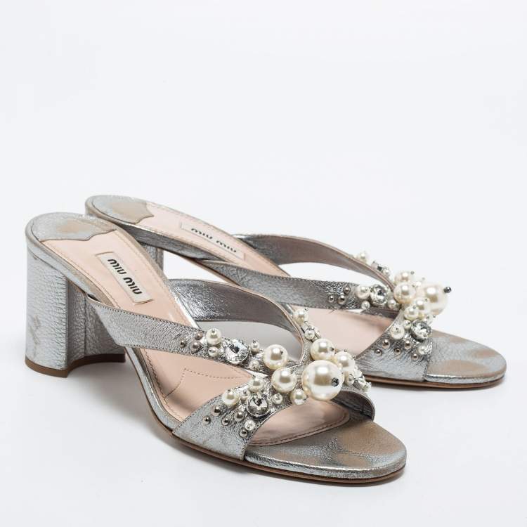 Pre Owned Miu Miu Silver Leather Crystal And Pearl Embellished Slide Sandals Size 40