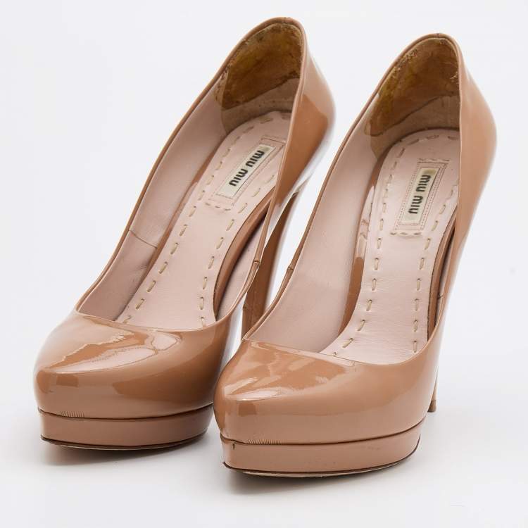 Pre Owned Miu Miu Beige Patent Leather Pointed Toe Pumps Size 39.5