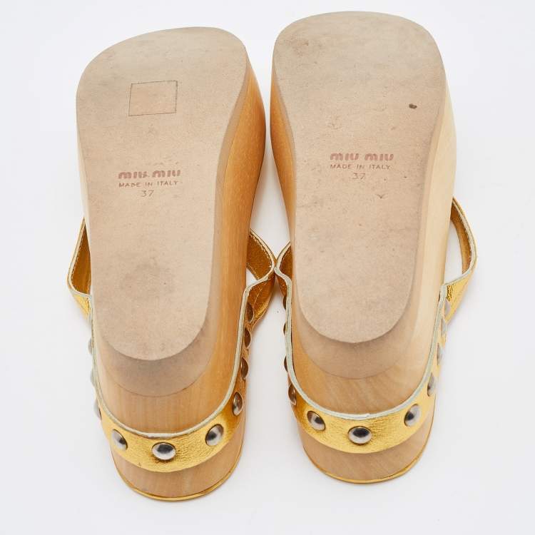 Pre Owned Miu Miu Gold Leather Platform Thong Flat Slides Size 37