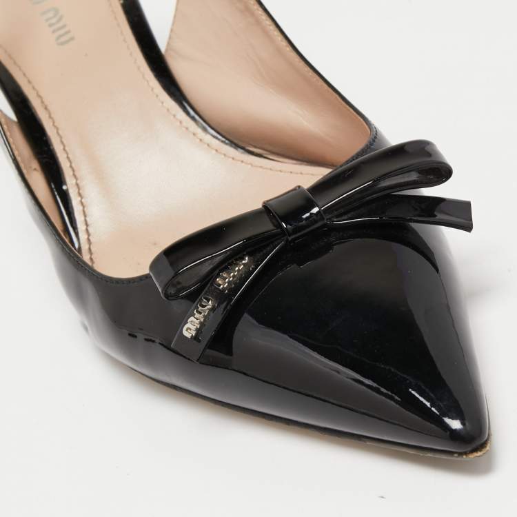 مملوكة مسبقًا Miu Miu Black Patent Leather Bow Pointed Toe Slingback Pumps Size 40 