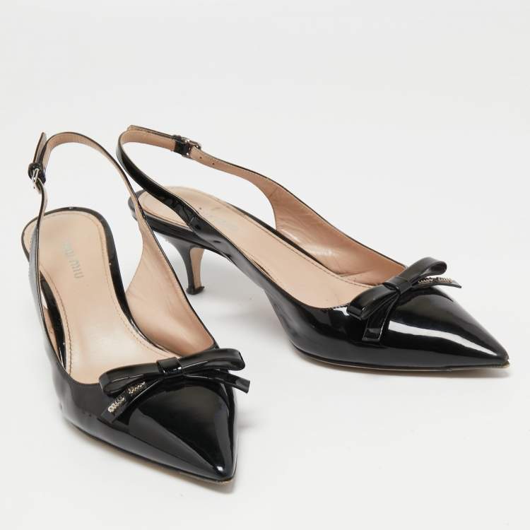 مملوكة مسبقًا Miu Miu Black Patent Leather Bow Pointed Toe Slingback Pumps Size 40 