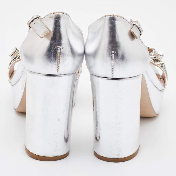 مملوكة مسبقًا Miu Miu Metallic Silver Leather Crystal Embellished Block Heel Ankle Strap Platform Sandals Size 40