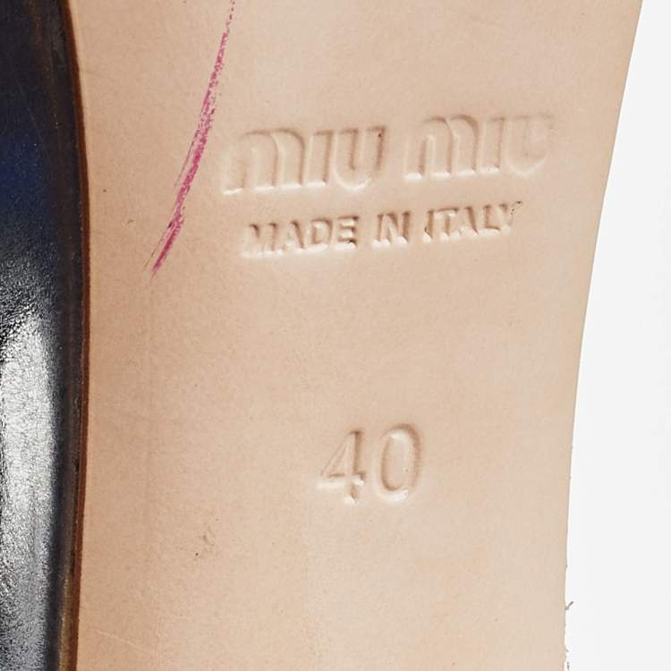 مملوكة مسبقًا Miu Miu Metallic Silver Leather Crystal Embellished Block Heel Ankle Strap Platform Sandals Size 40