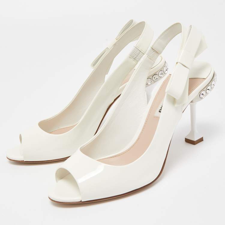 Pre Owned Miu Miu Cream Patent Leather Slingback Sandals Size 36.5