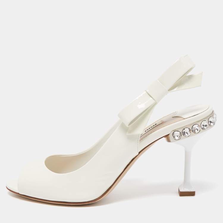 Pre Owned Miu Miu Cream Patent Leather Slingback Sandals Size 36.5