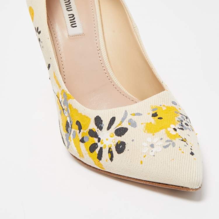 مملوكة مسبقًا Miu Miu Cream Canvas Floral Print Pointed Toe Platform Pumps  Size 39