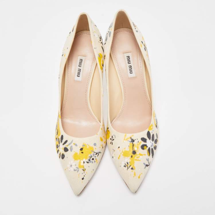 مملوكة مسبقًا Miu Miu Cream Canvas Floral Print Pointed Toe Platform Pumps  Size 39