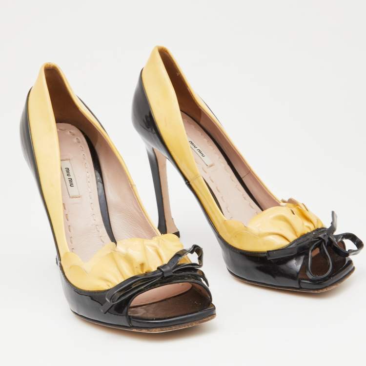 Pre Owned Miu Miu Black / Yellow Patent Leather Bow Detail Peep Toe Platform Pumps Size 37.5