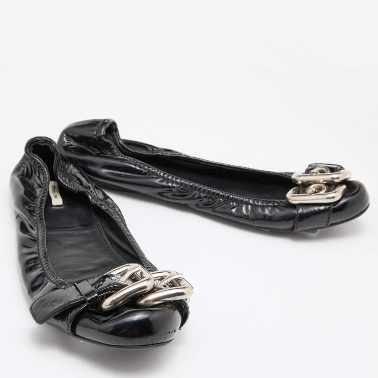 Pre Owned Miu Miu Black Patent Leather Scrunch Buckle Ballet Flats Size 38.5