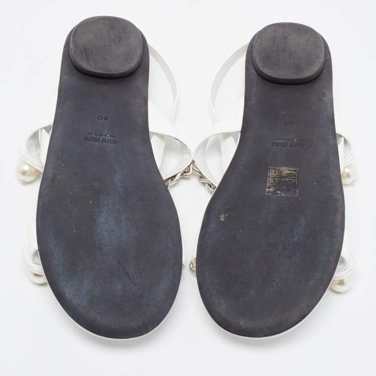 Pre Owned Miu Miu White Patent Leather Chain and Pearl Embellished Flat Sandals Size 40