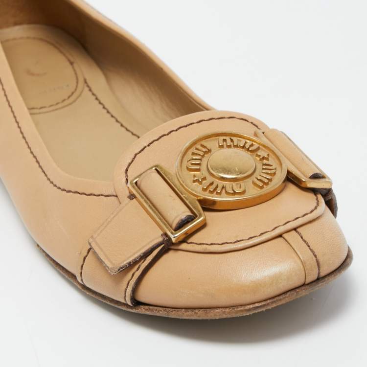 Pre Owned Miu Miu Beige Leather Logo Detail Ballet Flats Size 36