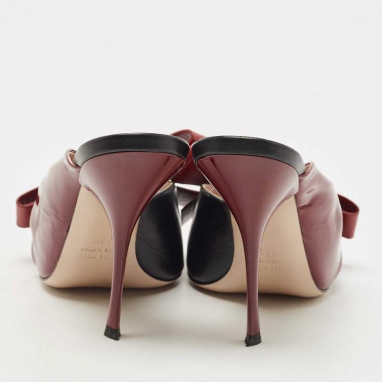 Pre Owned Miu Miu Burgundy/Black Pleated Patent and Leather Bow Slide Sandals Size 38.5