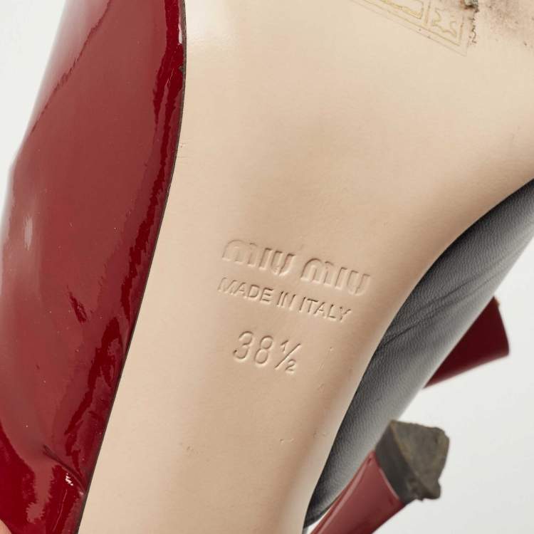 Pre Owned Miu Miu Burgundy/Black Pleated Patent and Leather Bow Slide Sandals Size 38.5