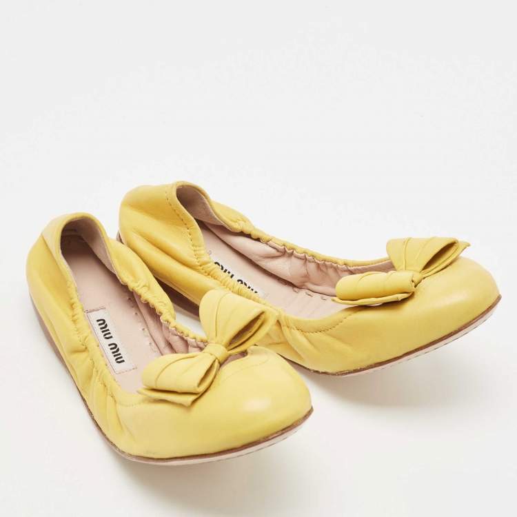 Pre Owned Miu Miu Yellow Leather Scrunch Bow Ballet Flats Size 39