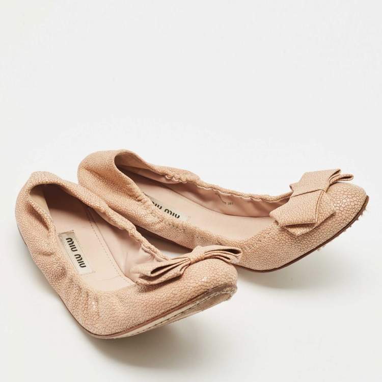 Pre Owned Miu Miu Beige Texture Leather Scrunch Bow Ballet Flats Size 39.5