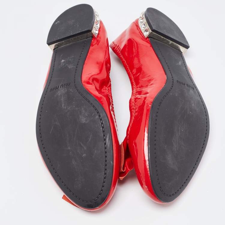 Pre Owned Miu Miu Red Patent Leather Crystal Embellished Bow Scrunch Ballet Flats Size 38