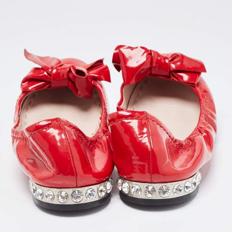 Pre Owned Miu Miu Red Patent Leather Crystal Embellished Bow Scrunch Ballet Flats Size 38