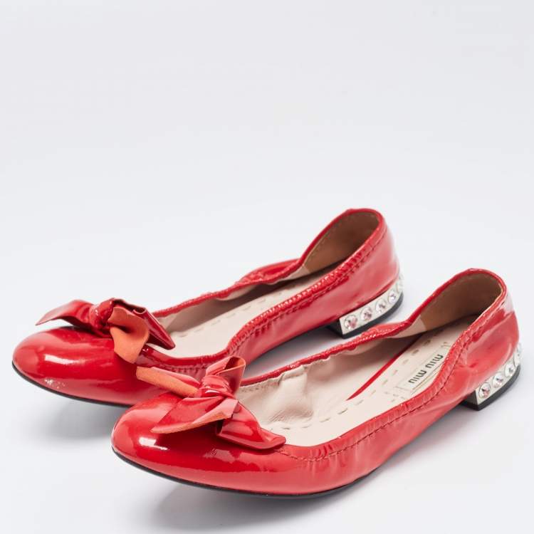 Pre Owned Miu Miu Red Patent Leather Crystal Embellished Bow Scrunch Ballet Flats Size 38